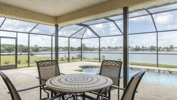 Kolam renang outdoor