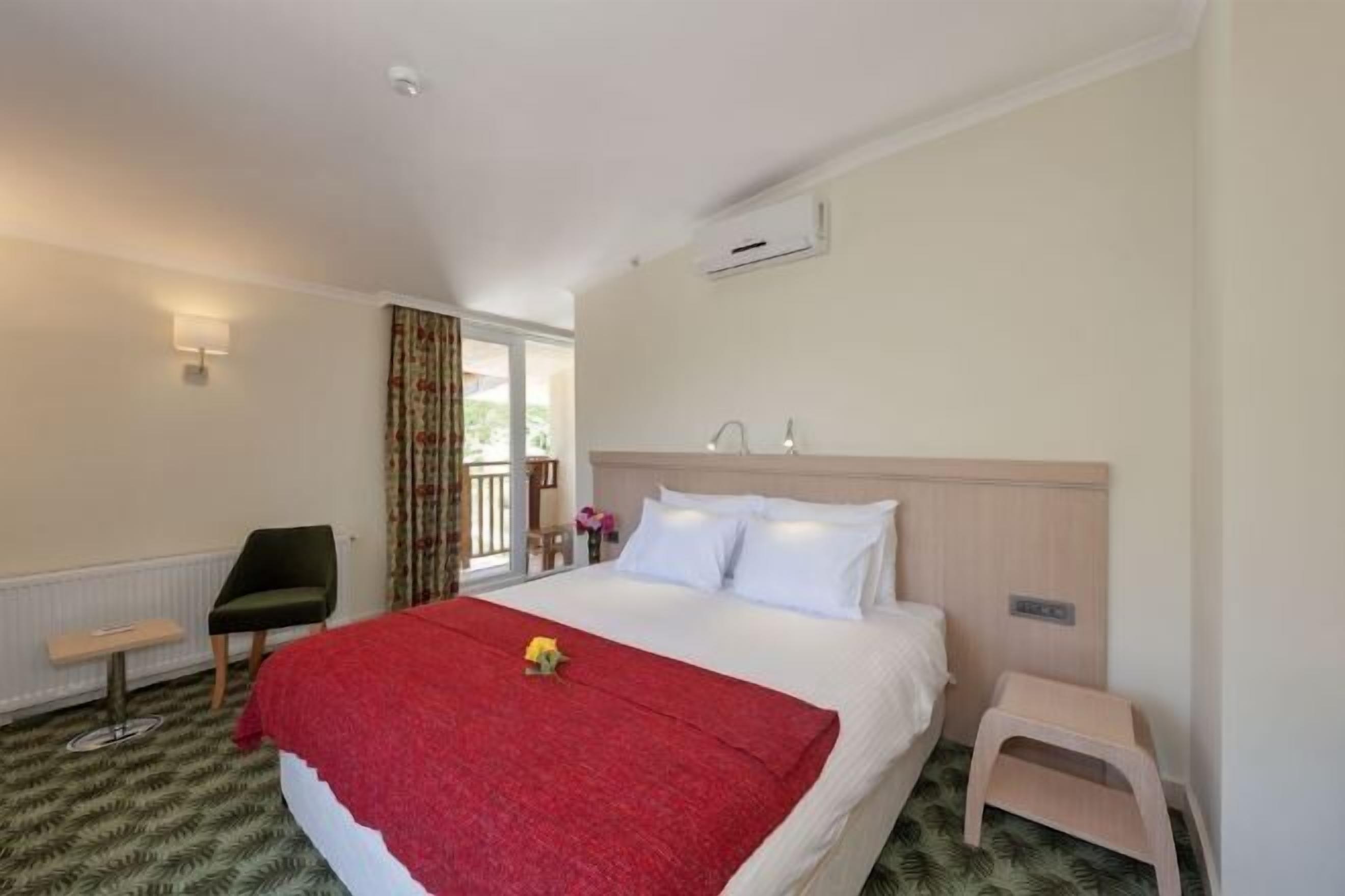 迷你吧、客房内保险箱、办公桌、隔音