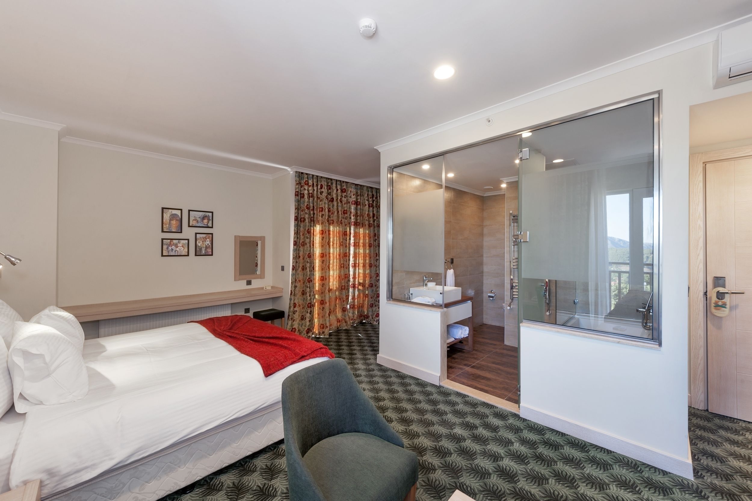 Minibar, in-room safe, desk, soundproofing