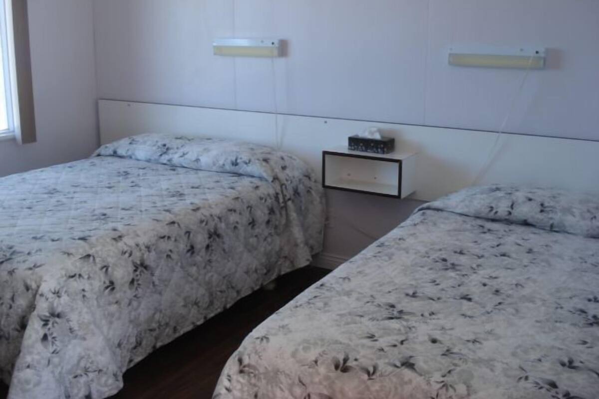 Classic-Zimmer, 2 Doppelbetten | Kostenlose Babybetten, kostenloses WLAN