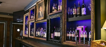 Lane's Privateer Inn