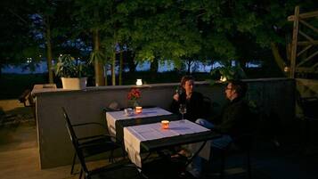 Petit déjeuner, déjeuner et dßner servis sur place