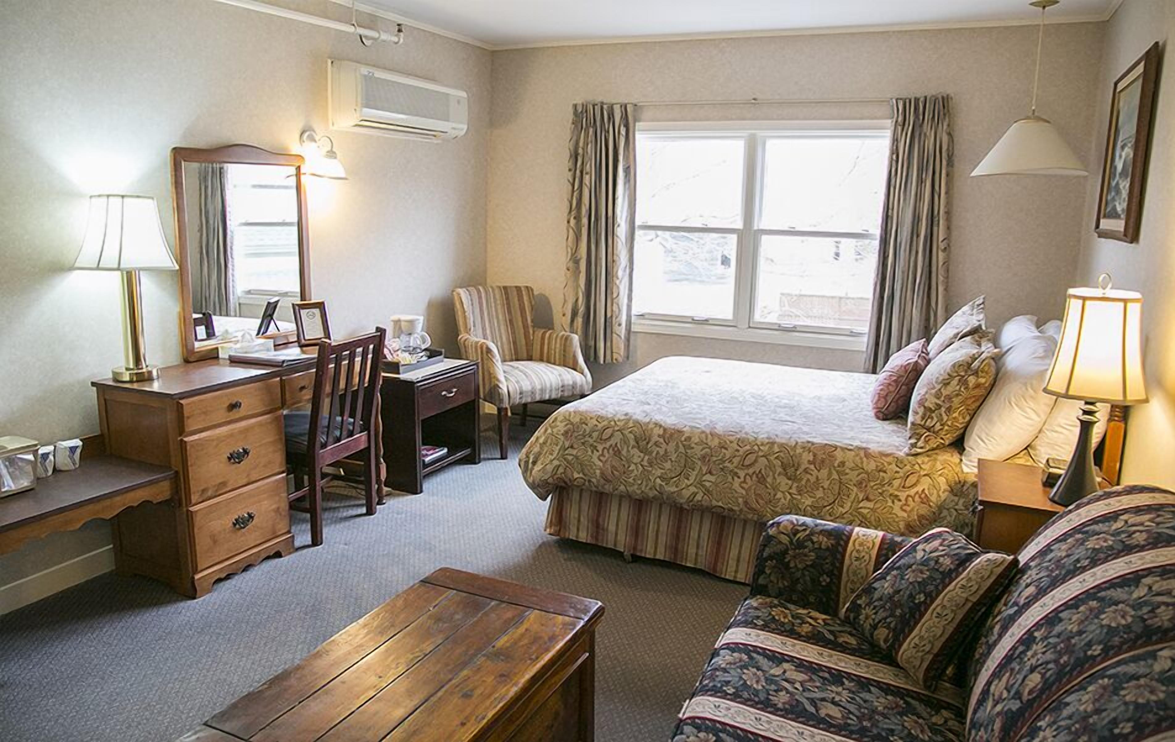 economy room | individually decorated, individually furnished, desk, blackout curtains