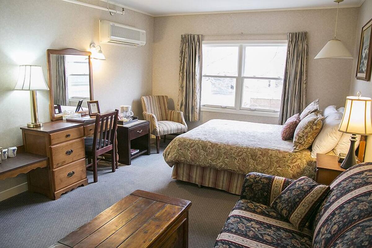 economy room | individually decorated, individually furnished, desk, blackout curtains