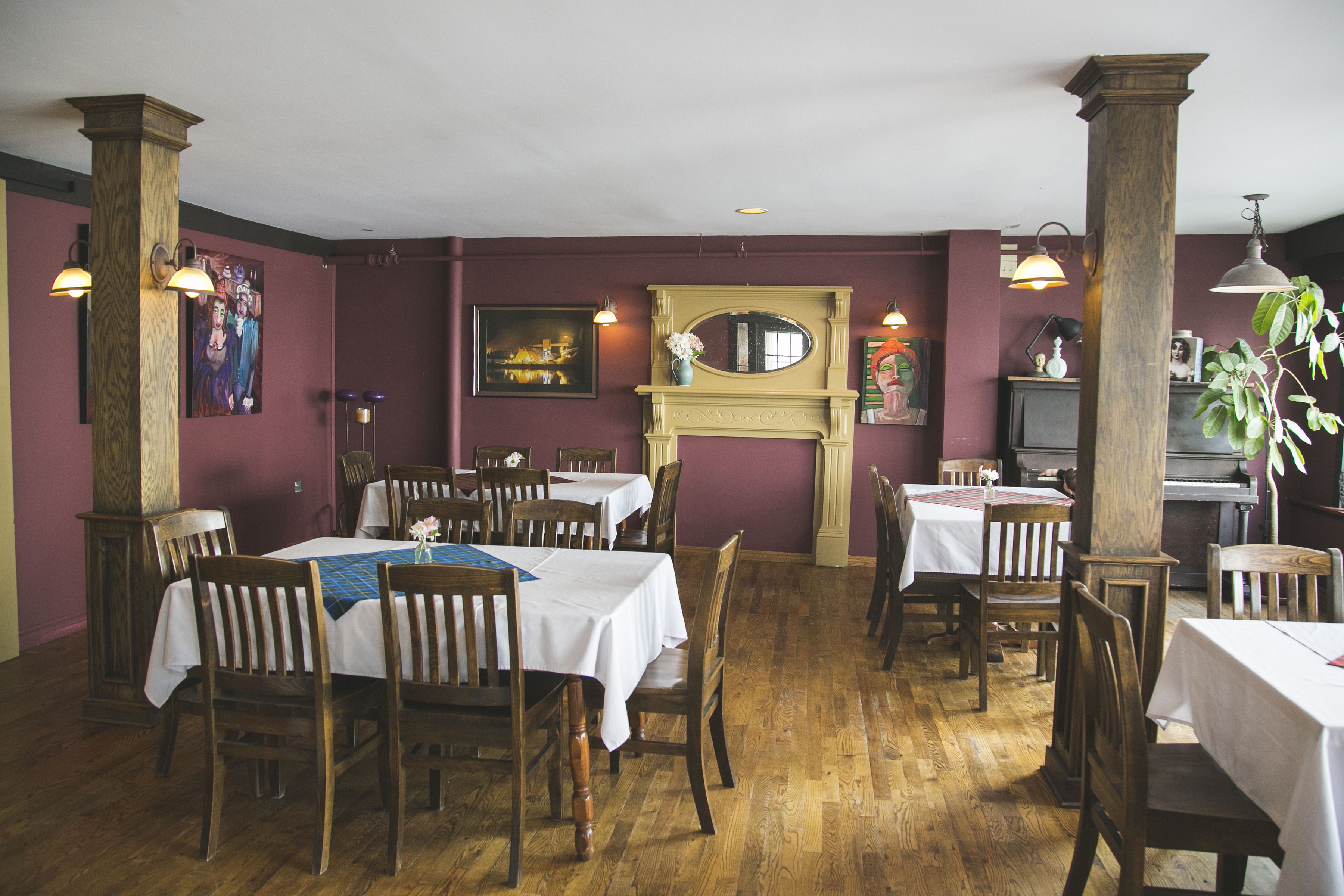 Petit déjeuner, déjeuner et dîner servis sur place