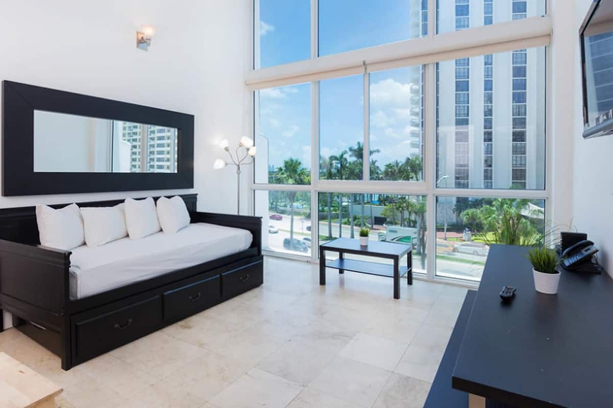 1 bedroom, in-room safe, laptop workspace, blackout drapes