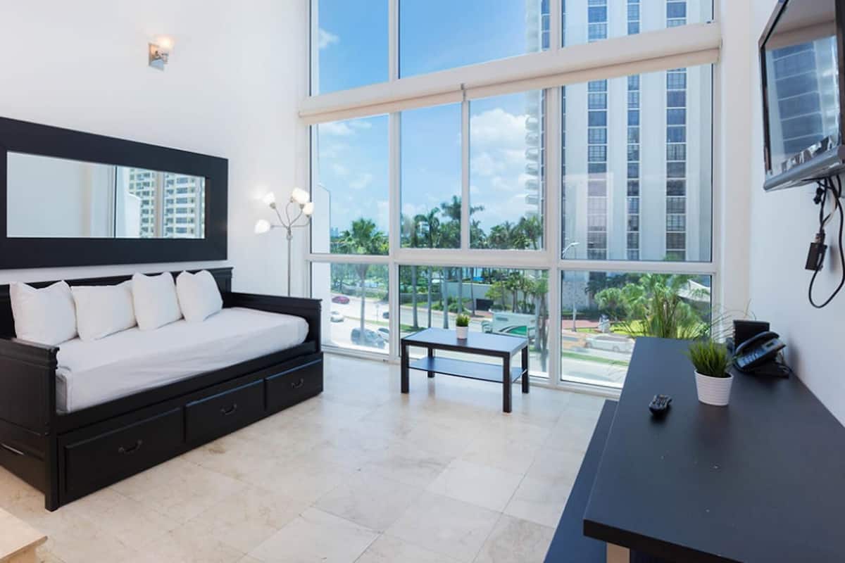 1 bedroom, in-room safe, laptop workspace, blackout curtains