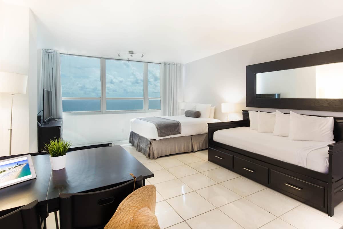 1 bedroom, in-room safe, laptop workspace, blackout drapes
