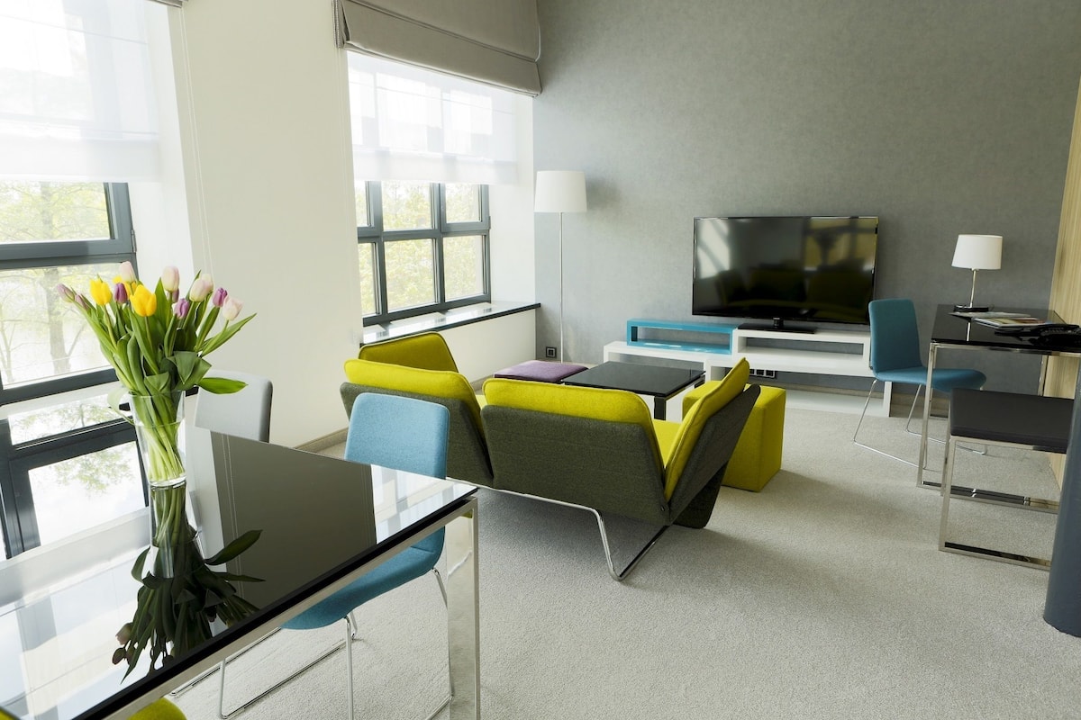 Suite | Living room | Flat-screen TV