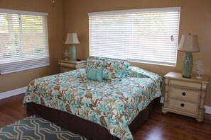 Free WiFi, bed sheets - The Conch House Marina Resort (St. Augustine)