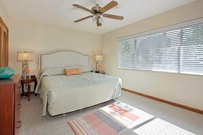 Standard Suite, 1 King Bed | Free WiFi, bed sheets - The Conch House Marina Resort (St. Augustine)