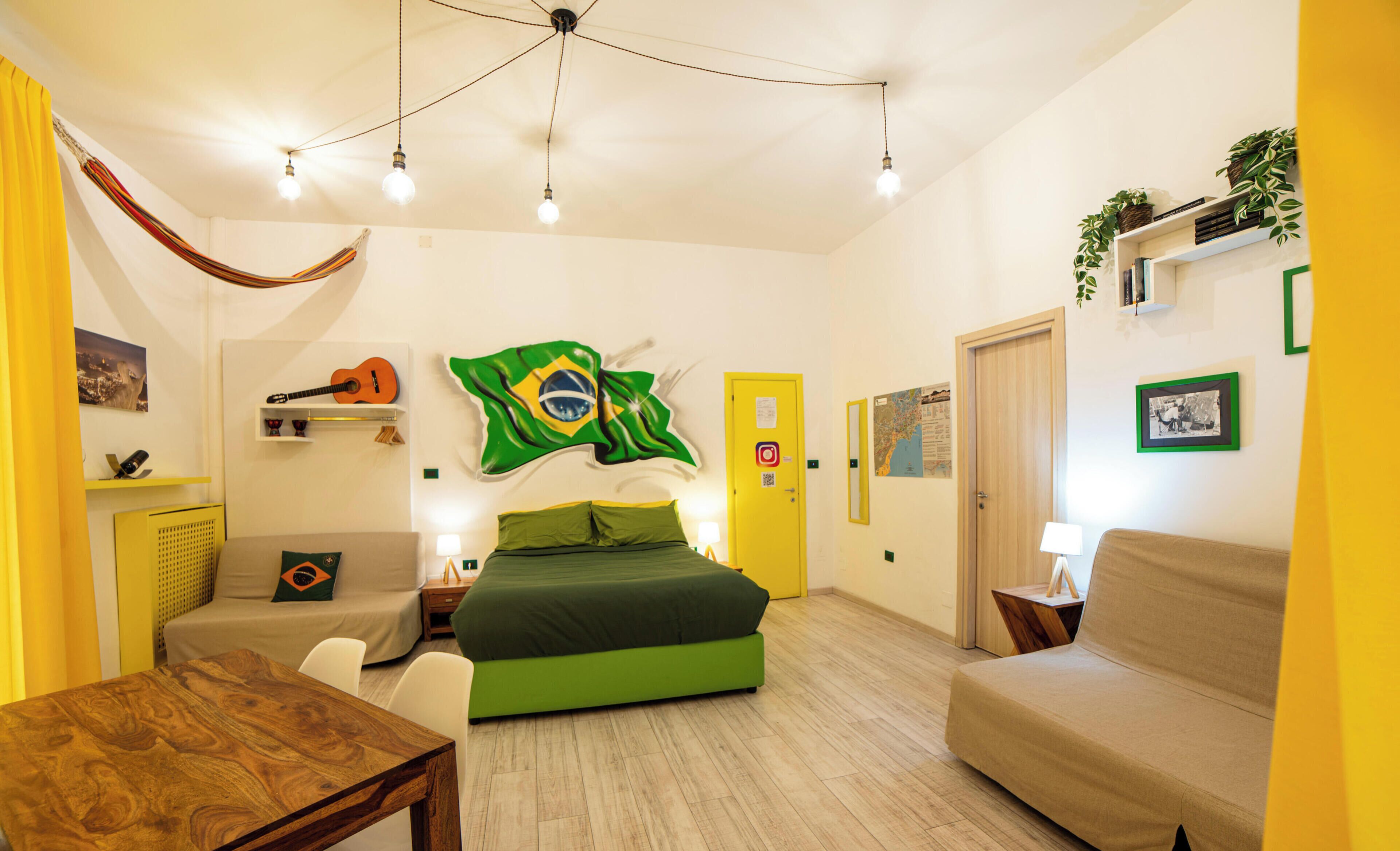 Suite | Premium bedding, pillowtop beds, minibar, desk