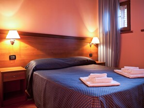 Minibar, in-room safe, desk, free WiFi