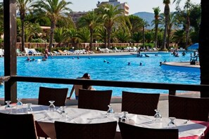 Lunch and dinner served, Italian cuisine