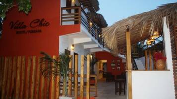 Façade de lâhĂ©bergement - soirĂ©e/nuit