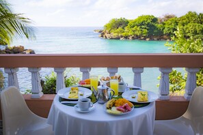 Free daily breakfast