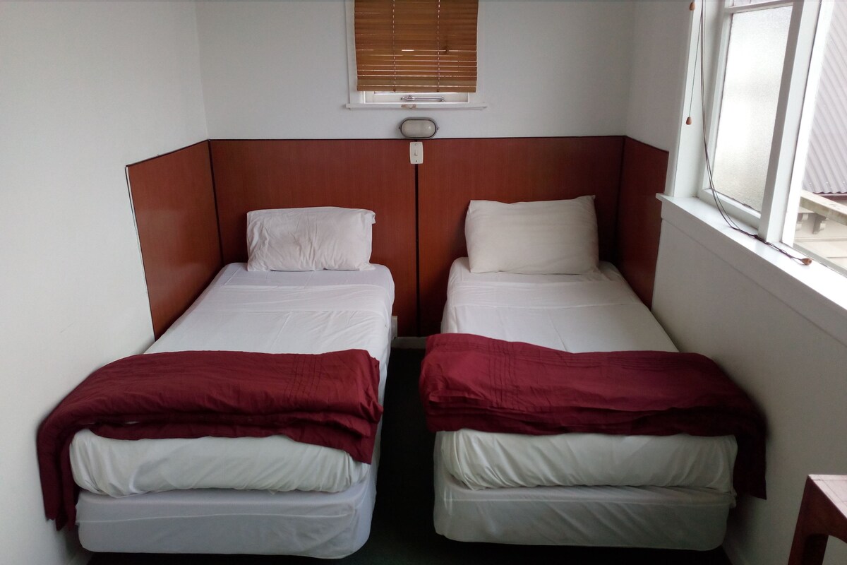 Kamar Twin, kamar mandi umum | Setrika/meja setrika, Wi-Fi gratis, dan seprai linen