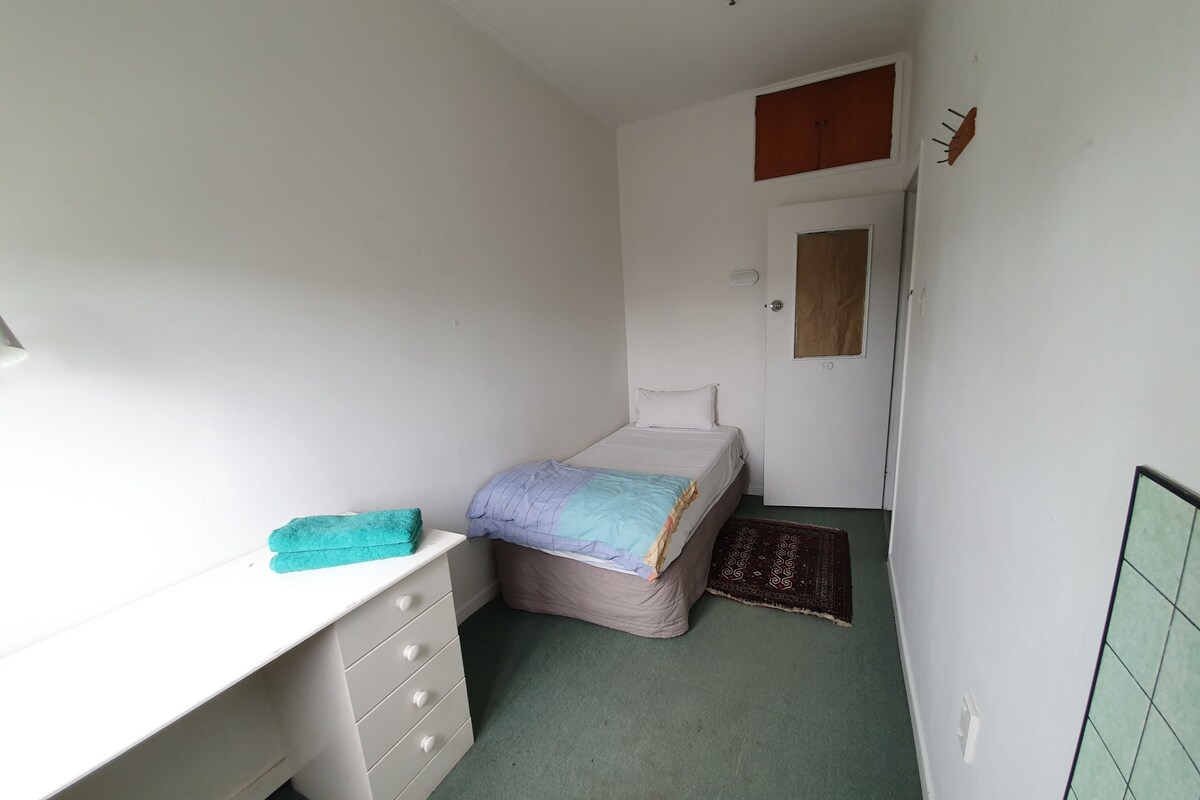 Kamar Single, kamar mandi umum | Setrika/meja setrika, Wi-Fi gratis, dan seprai linen