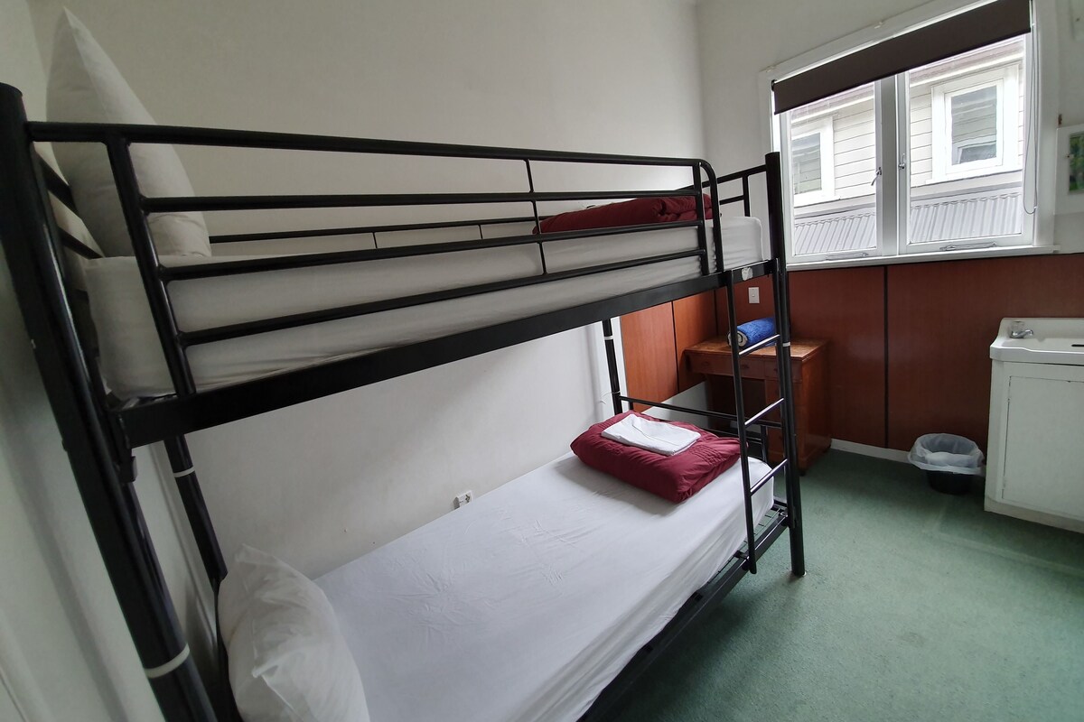 Kamar Twin Basic, 1 kamar tidur | Setrika/meja setrika, Wi-Fi gratis, dan seprai linen