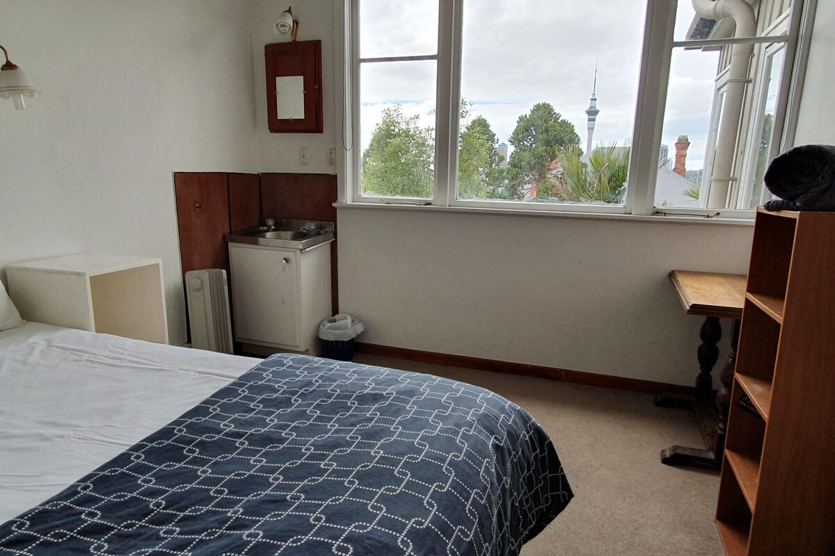 Kamar Double, kamar mandi umum | Setrika/meja setrika, Wi-Fi gratis, dan seprai linen