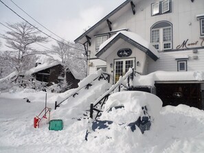 Front of property - Mont Cervin (Myoko)
