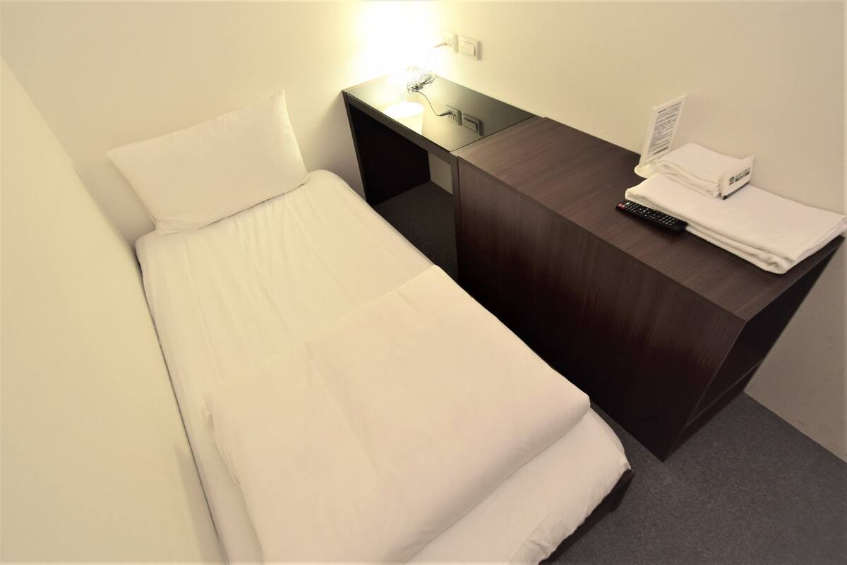 单人房, 公共浴室 | 羽绒被、办公桌、免费 WiFi、床单