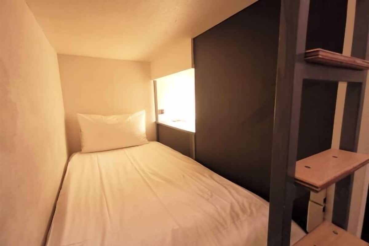 Down duvets, desk, free WiFi, bed sheets