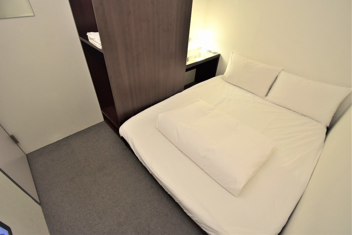 Down duvets, desk, free WiFi, bed sheets