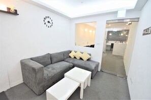 Down comforters, desk, free WiFi, bed sheets - Inn Cube Ximen (Taipei)