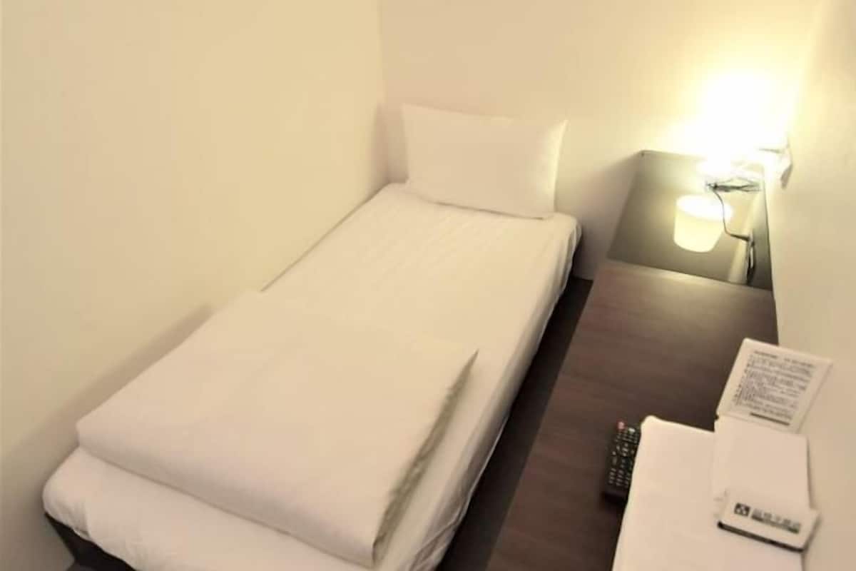 Down duvets, desk, free WiFi, bed sheets