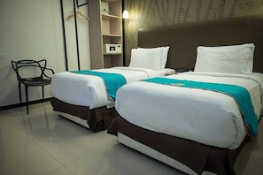 1 bedroom, premium bedding, in-room safe, laptop workspace