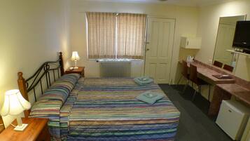 Basic Double Room, 1 Queen Bed | Desk, iron/ironing board, free WiFi, bed sheets