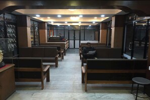 매일 현지식 아침 식사(1인당 NPR 200)