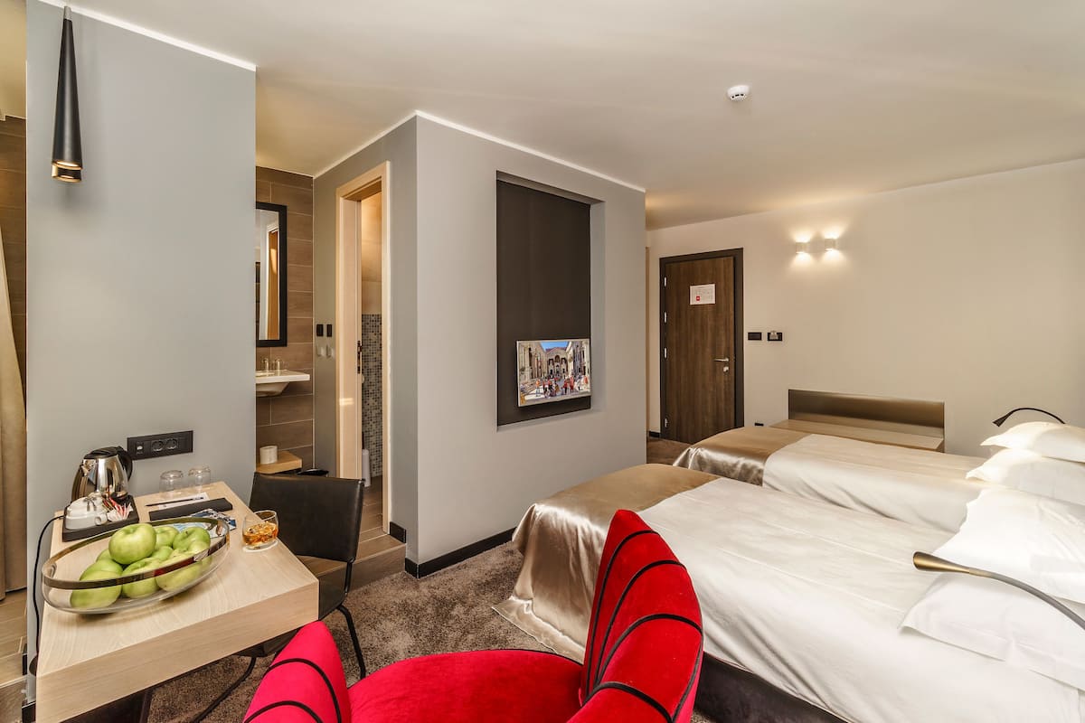 Superior Double or Twin Room, Sea View | 1 habitación, ropa de cama de alta calidad y minibar