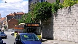 A tall building with a modern design, a bus labeled "S WYK-DRACEUC" on the street, and a blue car in traffic. - The View Luxury Rooms (Split)
