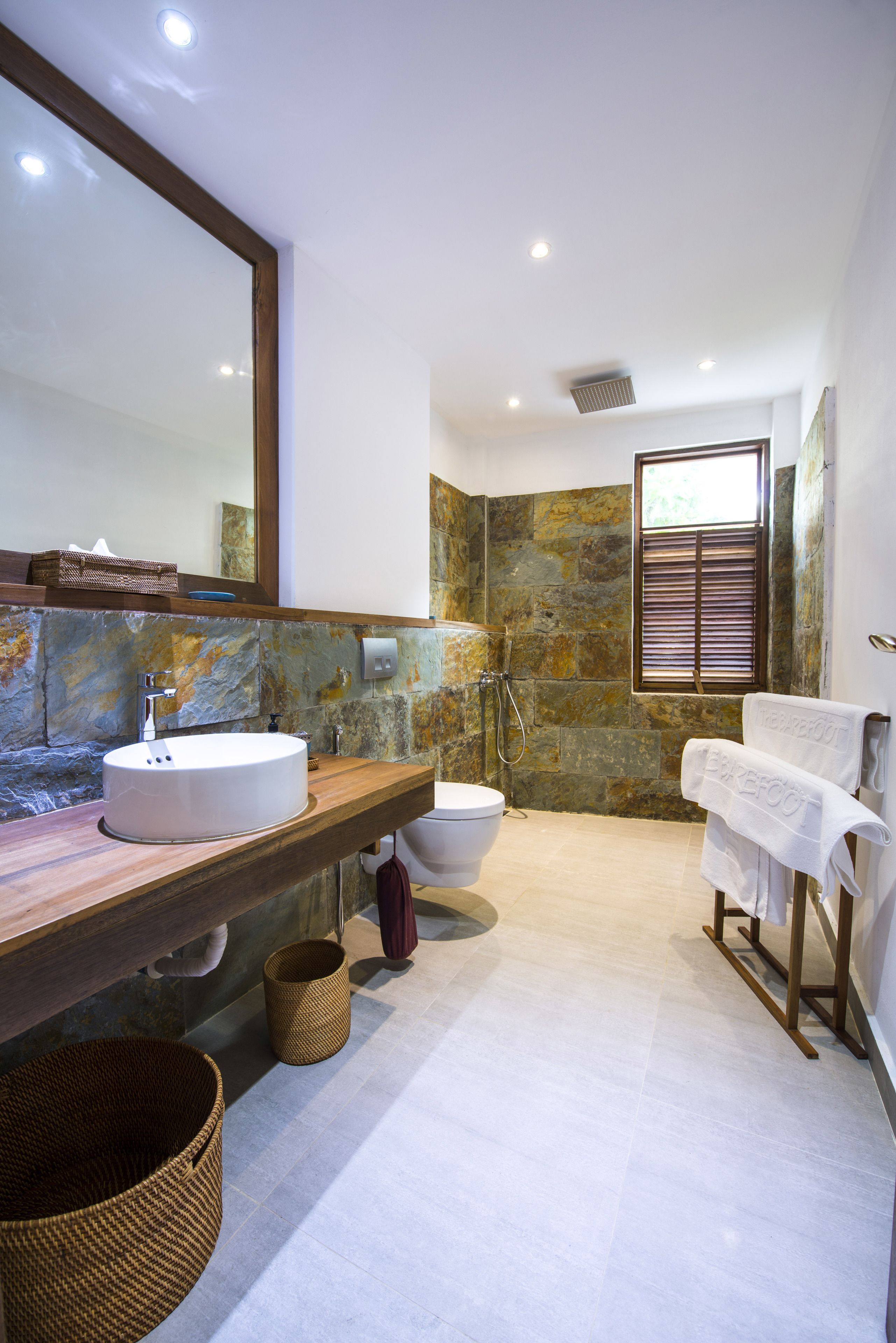 shower, rainfall showerhead, free toiletries, hair dryer