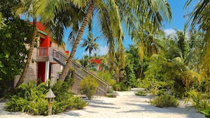 Camas con efecto memoria, minibar y caja de seguridad en la habitación