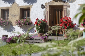 Exterior - Pension der Steinbock - Das Bauernhaus (Sankt Anton am Arlberg)