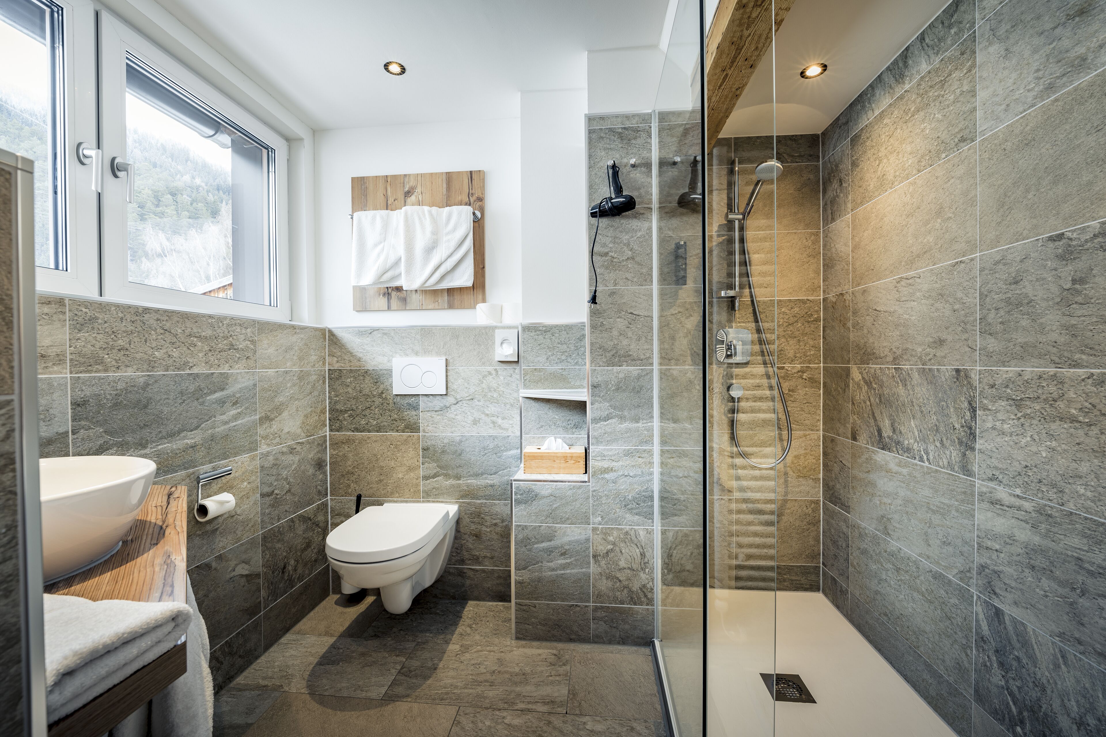 comfort triple room, private bathroom | down duvets, in-room safe, free wifi, bed sheets