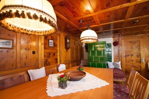 Daily buffet breakfast (EUR 15 per person) - Pension der Steinbock - Das Bauernhaus (Sankt Anton am Arlberg)