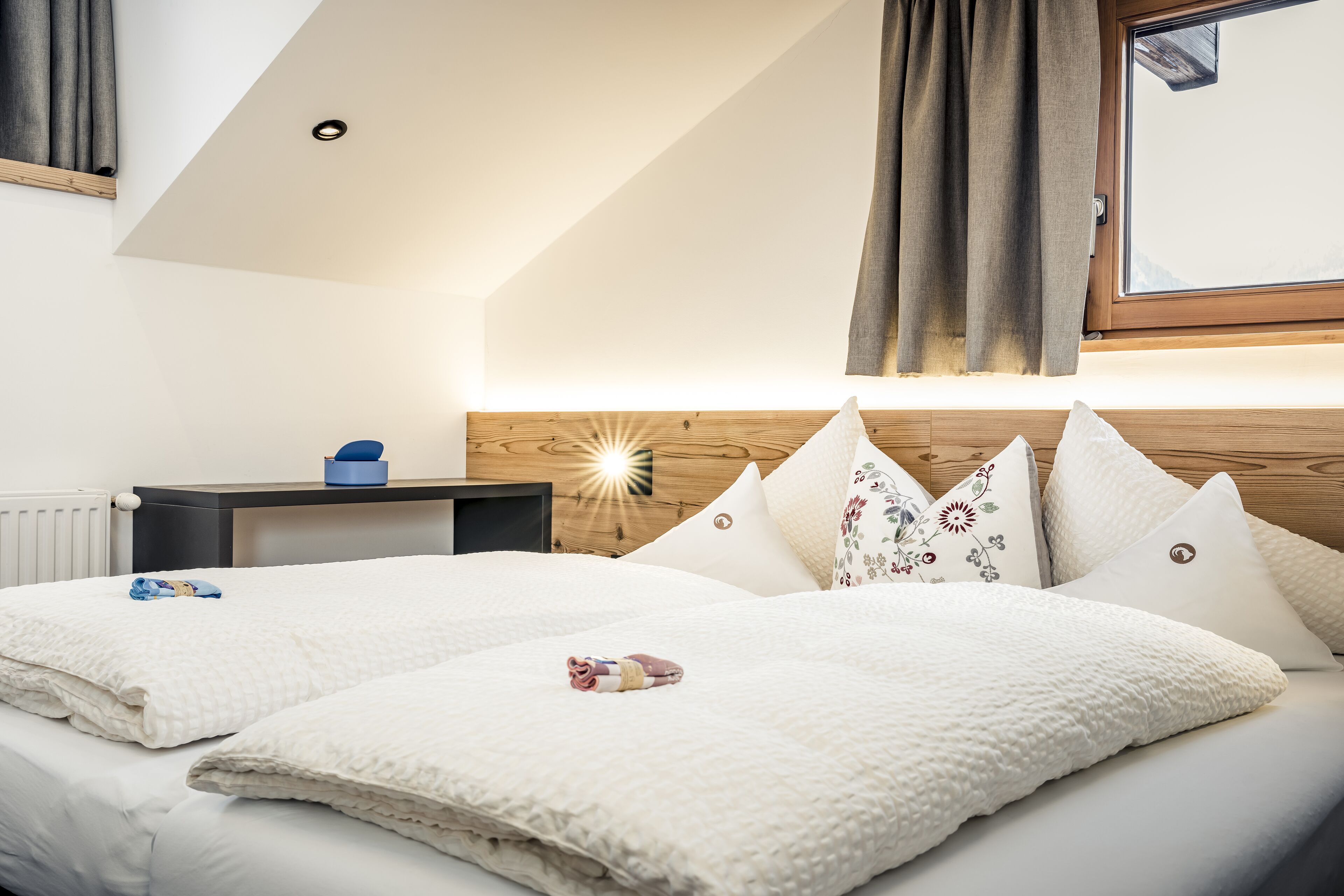 comfort triple room, private bathroom | down duvets, in-room safe, free wifi, bed sheets