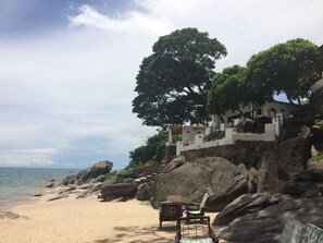 På stranden