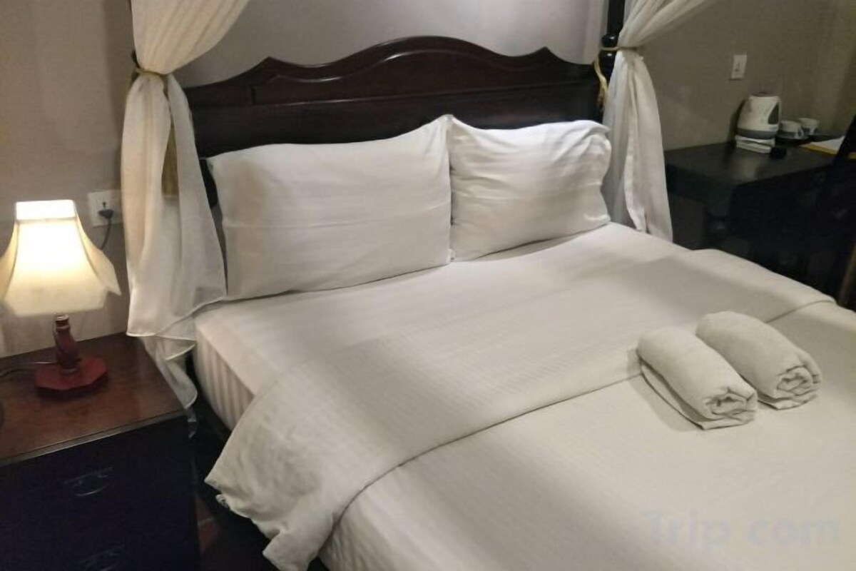 Premium bedding, Select Comfort beds, desk, laptop workspace