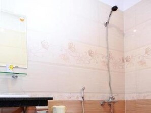 Bruser, gratis toiletartikler, hårtørrer, håndklæder
