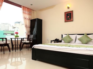 Minibar, Schreibtisch, Verdunkelungsvorhänge, kostenloses WLAN