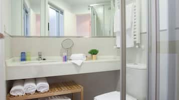 Family Apartment, 2 Bedrooms | Bathroom