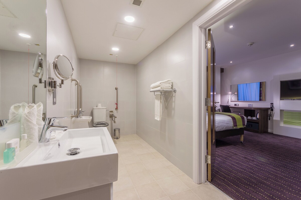 Standard Room, 1 Double Bed with Sofa bed | In-room safe, desk, laptop workspace, soundproofing