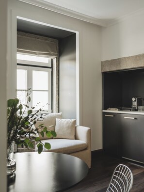 Studio | Eget kjøkken | Kjøleskap, mikrobølgeovn, kokeplater og espressomaskin