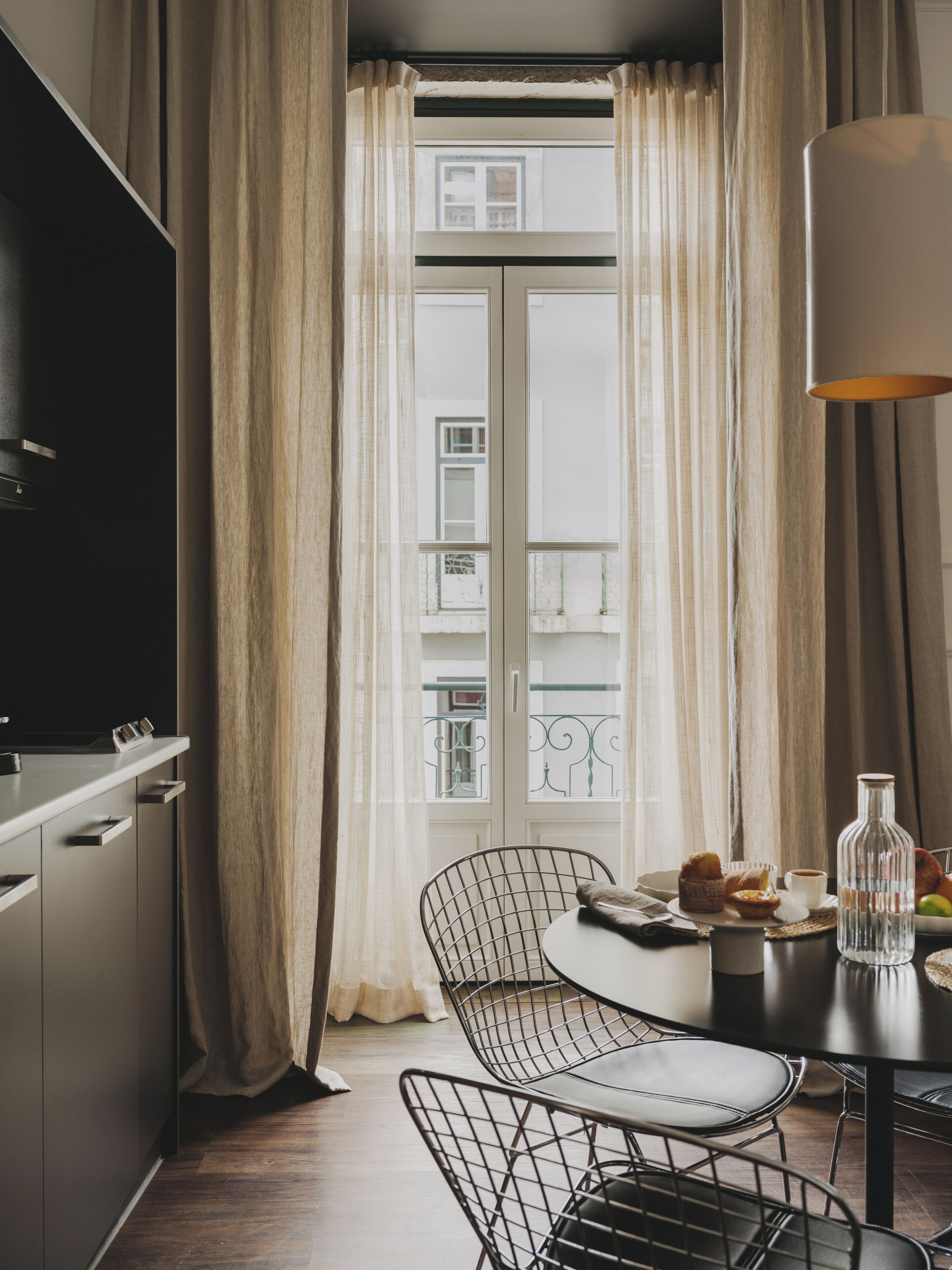 公寓, 1 间卧室 (4) | 起居区 | 43-英寸纯平电视 （配备有线频道）、电视