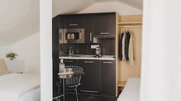 Monolocale, 1 camera da letto, vista città (2) | Cucina privata | Frigorifero, microonde, piano cottura, macchina per caffè espresso